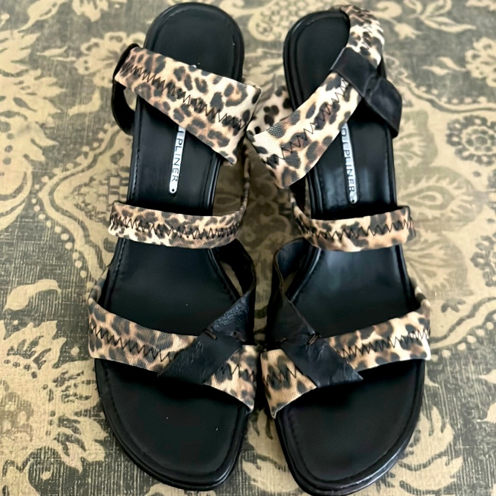 Vintage Donald J Pliner strappy 3-inch heels, never worn, size 9